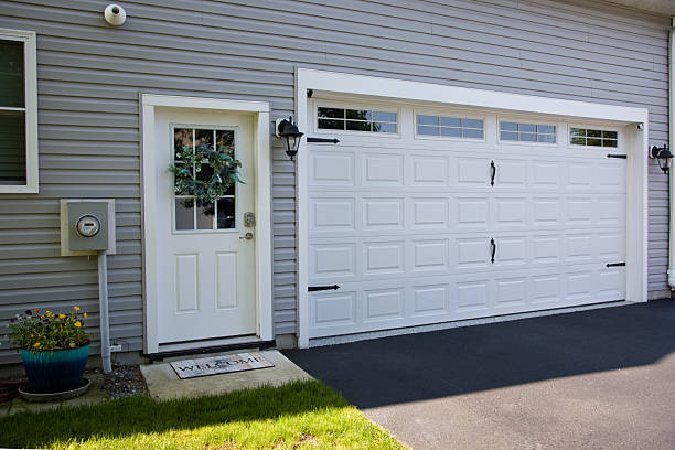 24/7 Emergency Garage Door Panel Replacement experts in Carterville, MO